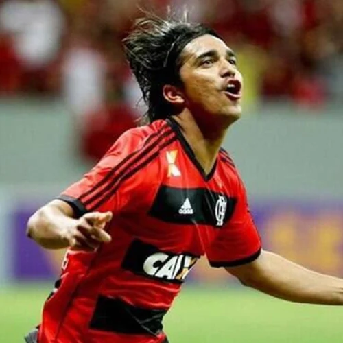 Ex-Flamengo, Marcelo Moreno doa R$ 255 mil para hospital oncológico na Bolívia