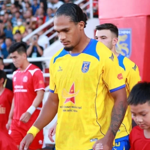 Ex-Flamengo, Rafael Santos comemora marca de 100 jogos