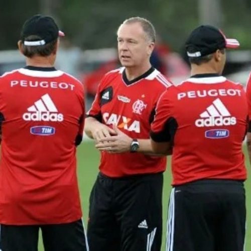 Ex-técnico do Flamengo, Mano surpreende e acerta com o Peru