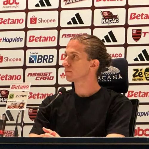 Filipe Luís se irrita com situação ocorrida antes de jogo do Fla