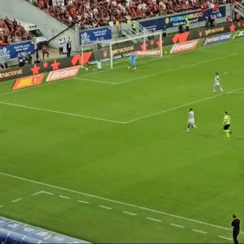 Filipe Luís tem atitude surpreendente com torcida em jogo do Flamengo x Sport, pelo Brasileirão
