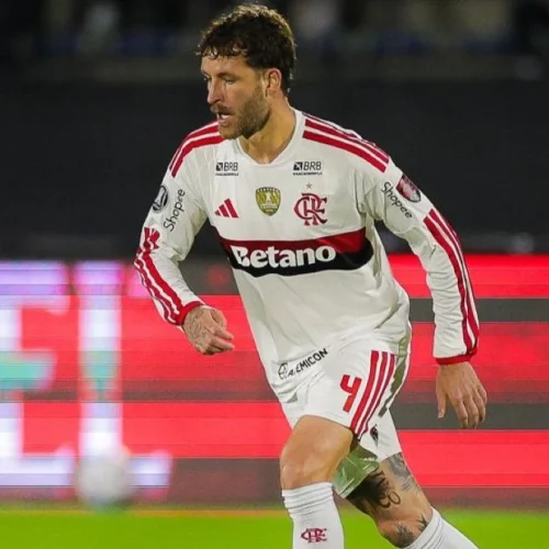 Fla tem 3 jogadores com maior acerto de passes no Brasileirão
