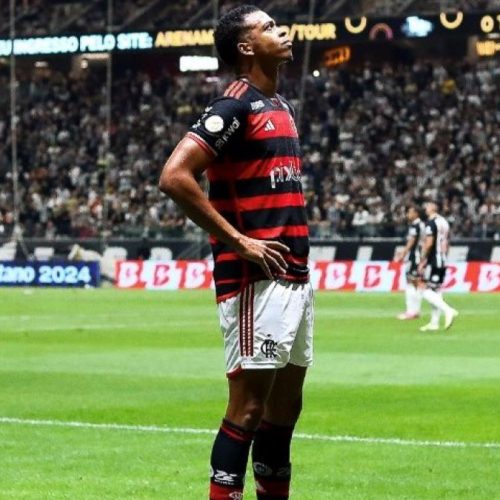 Flamengo aceita rescindir contrato de atacante, mas negociação fracassa