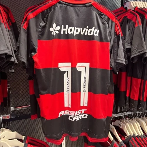 Flamengo anuncia novo camisa 11 após saída de Cebolinha