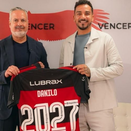 Flamengo anuncia renovação de contrato com Danilo