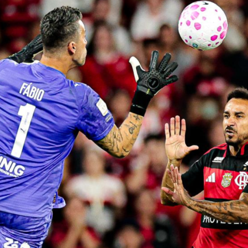 Flamengo atualiza situação de Danilo após cirurgia