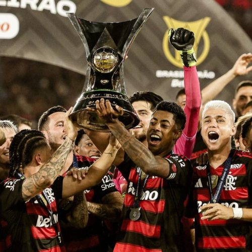 Flamengo de Filipe Luís fecha Brasileirão 2025 com melhores ataque e defesa, além de recorde de saldo de gols e vitórias