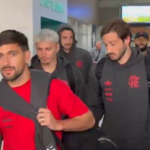 Flamengo desembarca no Rio após classificação na Libertadores