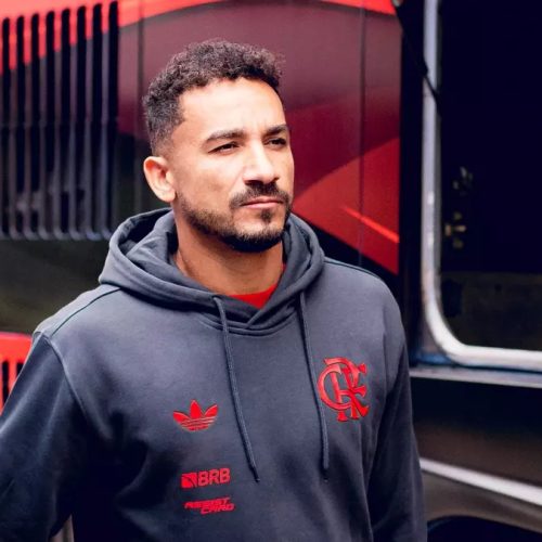 Flamengo embarca para Santos hoje