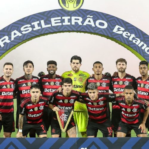 Flamengo 'entrega' 2 gols, perde para o Fluminense, mas segue líder do Brasileirão
