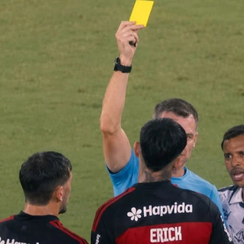 Flamengo tem 6 pendurados em jogo contra o Cruzeiro