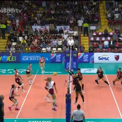 Flamengo vence fácil na estreia da Superliga e consegue recorde