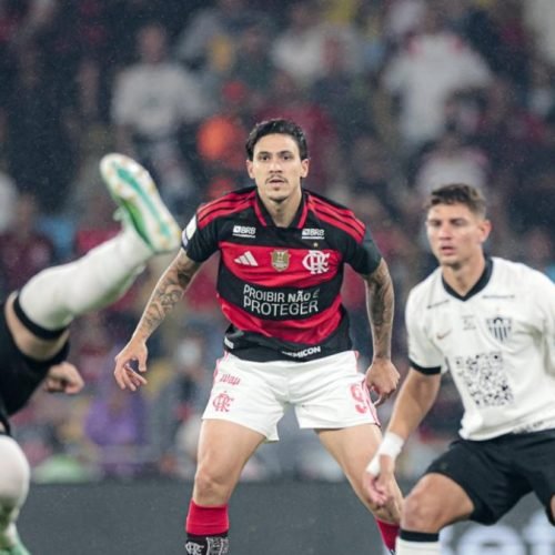 Leonardo Jardim explica motivo de jogador não ser o substituto de Pedro no Flamengo