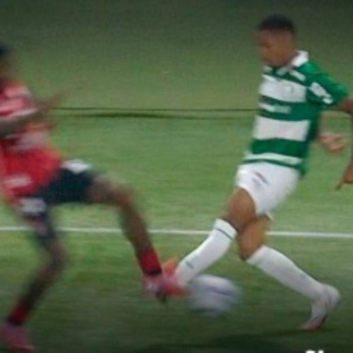 Palmeiras bate Vitória e coloca pressão no Flamengo