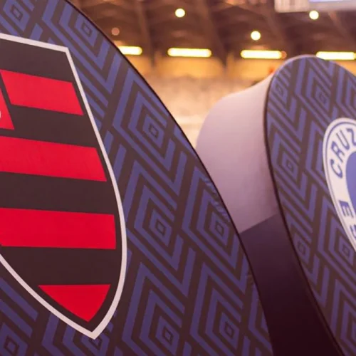 Por que o Flamengo desaparece no segundo tempo?