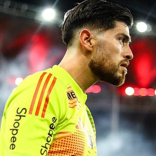 Renovação de Rossi trava no Flamengo; veja títulos e falhas do goleiro