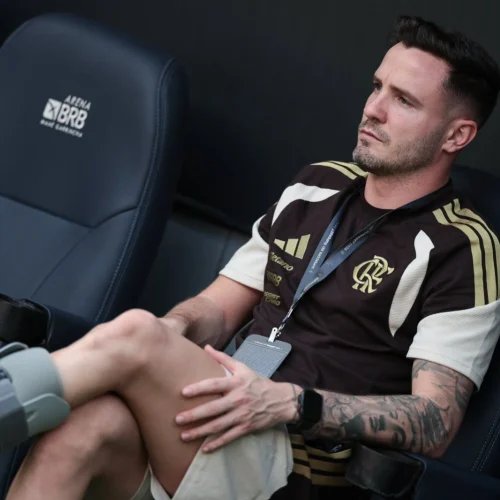 Saúl pode voltar a ser relacionado para jogos do Flamengo