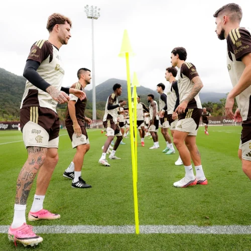 Sem folga! Elenco do Flamengo treina com foco no Brasileirão