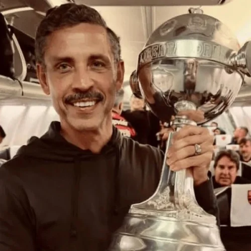 Sócios se revoltam e pedem afastamento de vice do Flamengo
