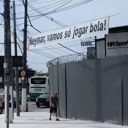 Torcida do Santos protesta contra Neymar após derrota para Flamengo