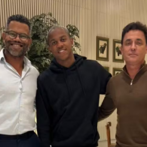 Wallace Yan contrata 'coach mental' após expulsão contra o Bahia