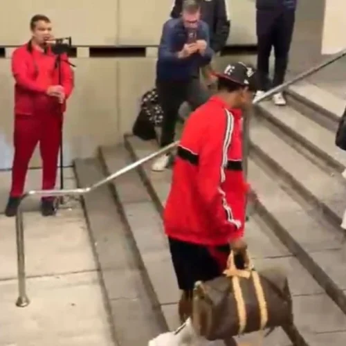 veja vídeos do Coluna no desembarque do Flamengo